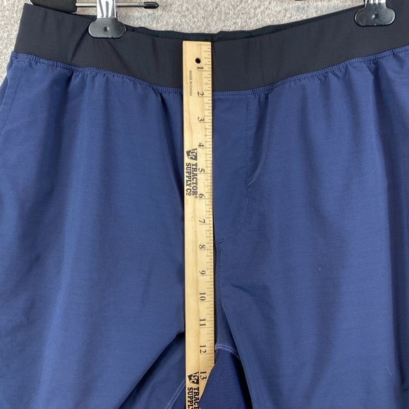 Fabletics The Fundamental short mens unlined navy blue zipper mesh gusset - Picture 4 of 8